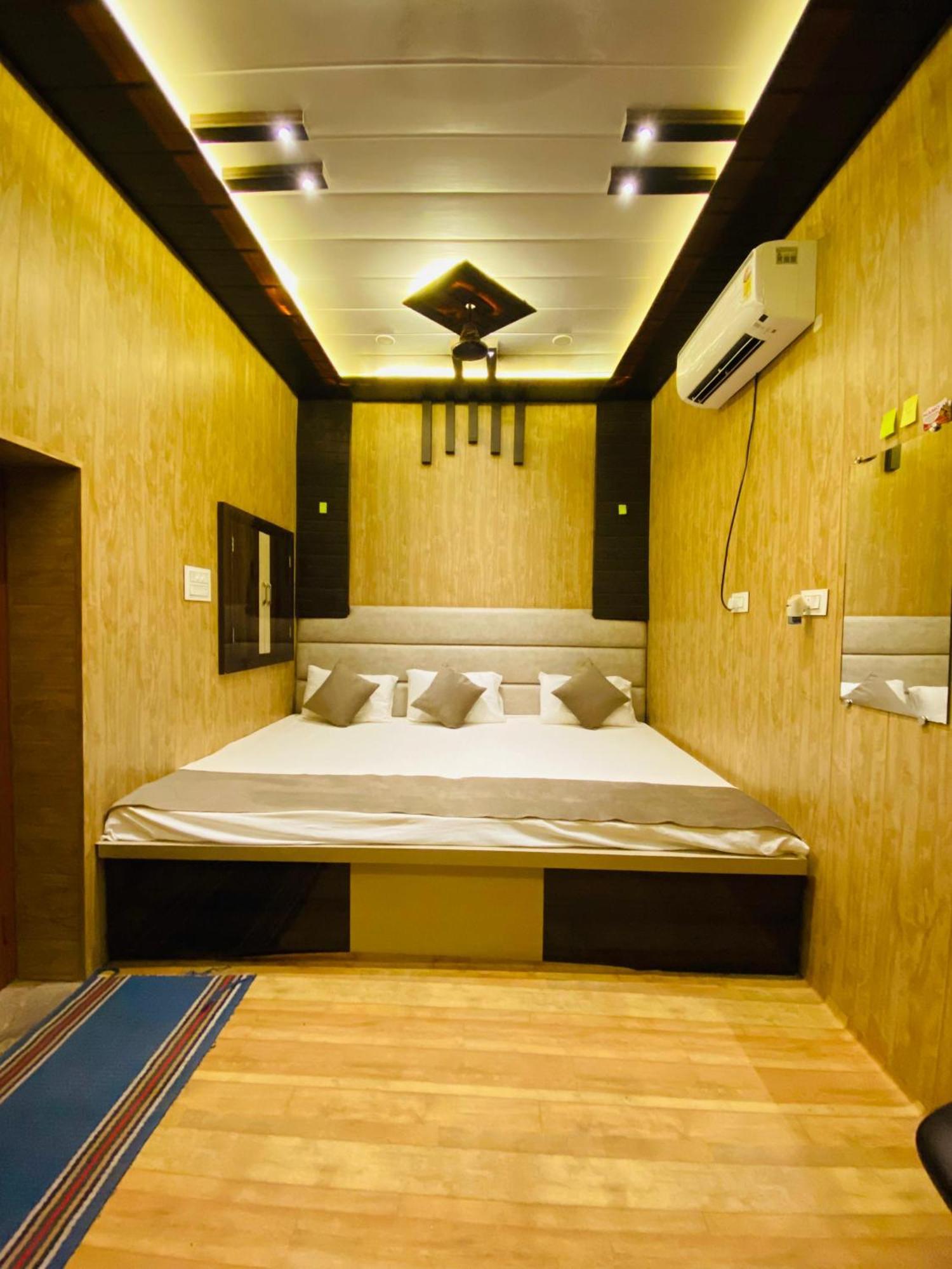 Namo Guest House Only For Indians Varanasi Exterior foto