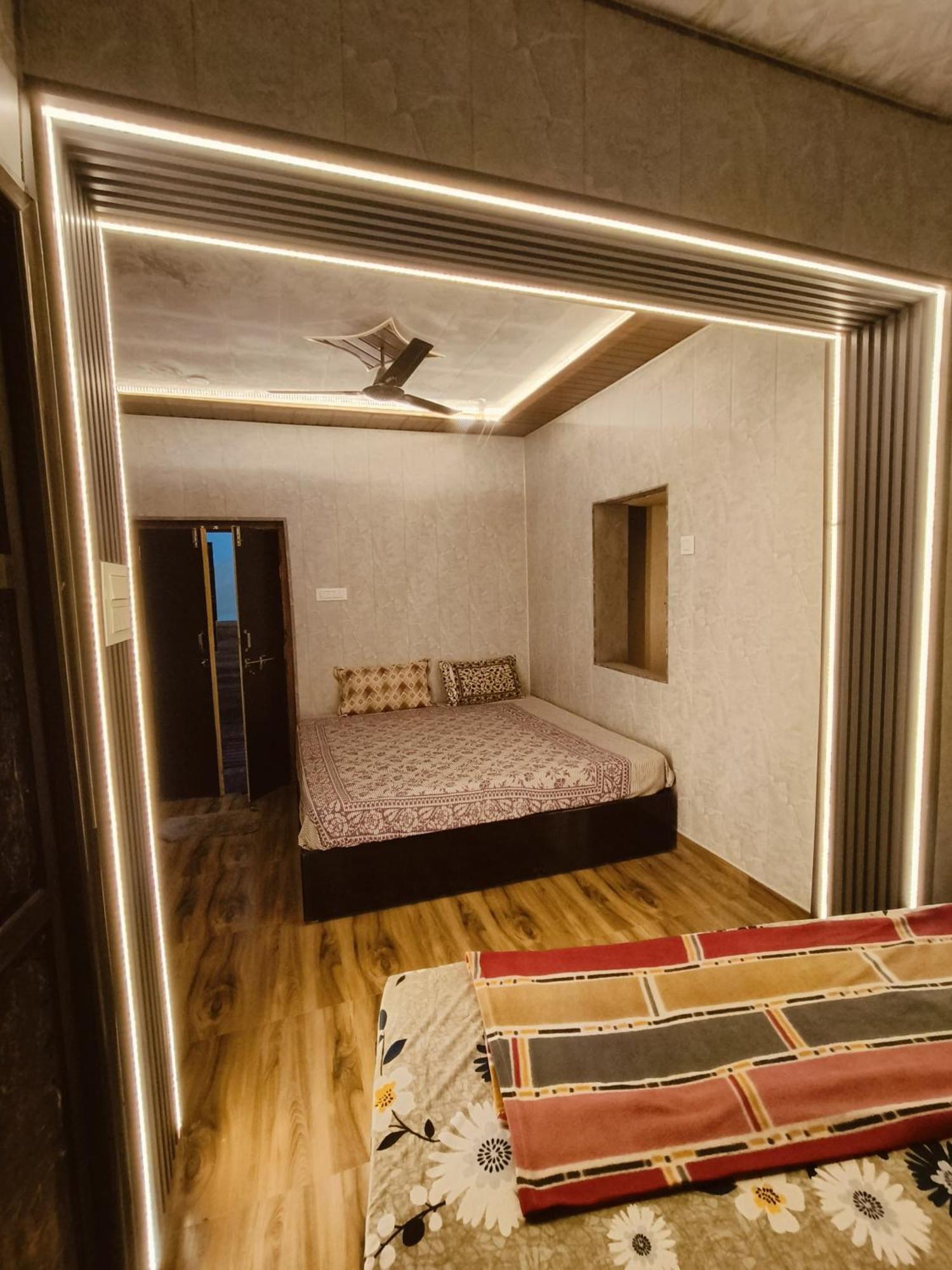 Namo Guest House Only For Indians Varanasi Exterior foto